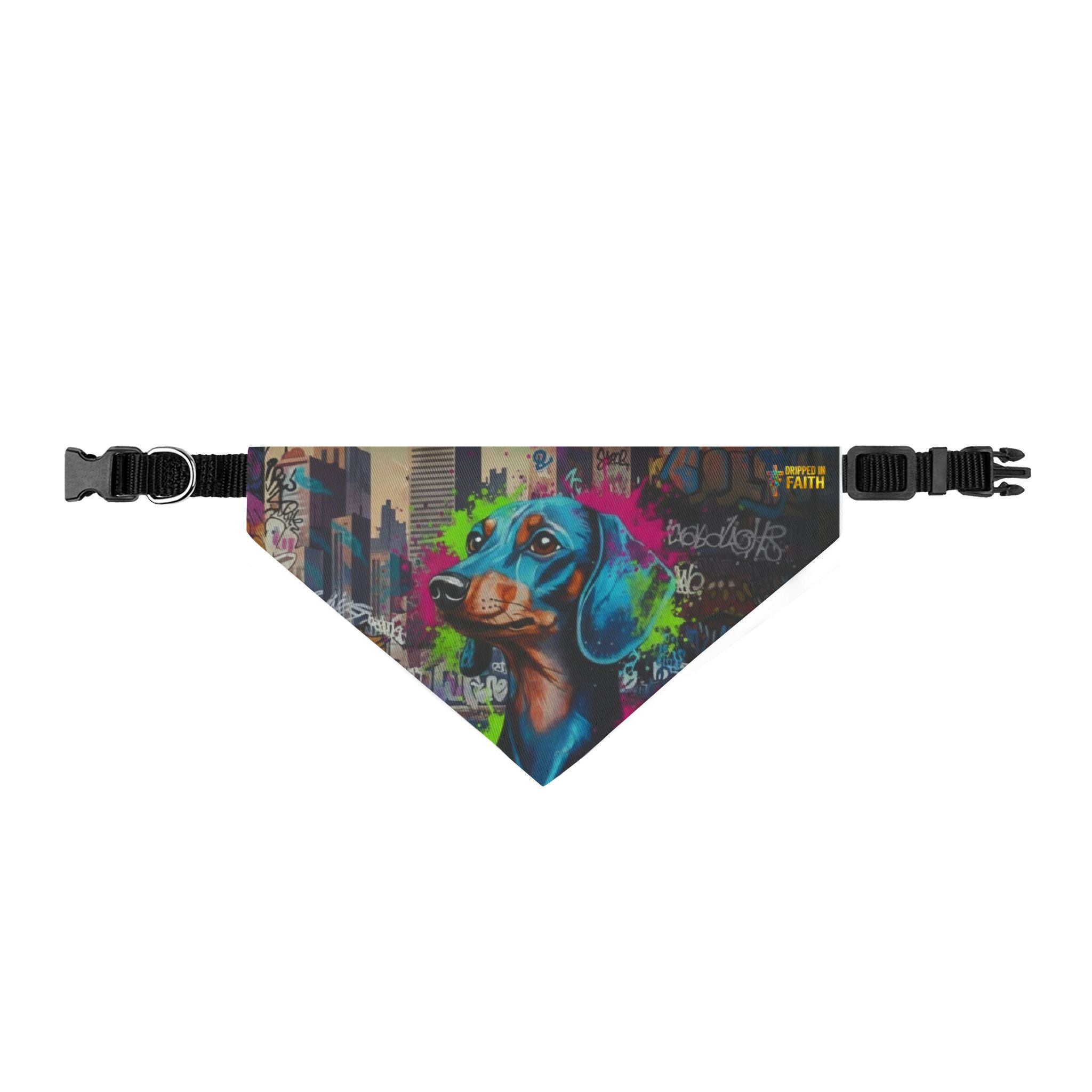 Pañuelo para mascotas con clip - Diseño colorido de perro salchicha con grafiti